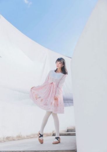 公主被两个师傅调教的小说_JVID性感写真
